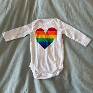 Primary Long Sleeve Babysuit in Rainbow Heart (0-3 M)